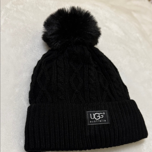 🆕 UGG Cable Knit Black Beanie with Pom-Pom. Adult size. - Picture 2 of 5